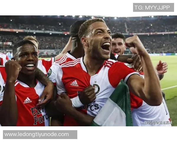 法尔克透露拜仁关注费耶诺德右后卫雷德或成博伊替代人选