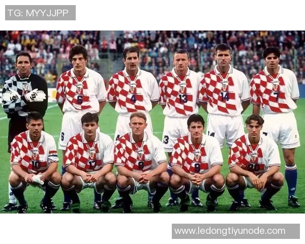 博尼回忆初恋球衣埃托奥的蓝黑战袍承载青春梦想