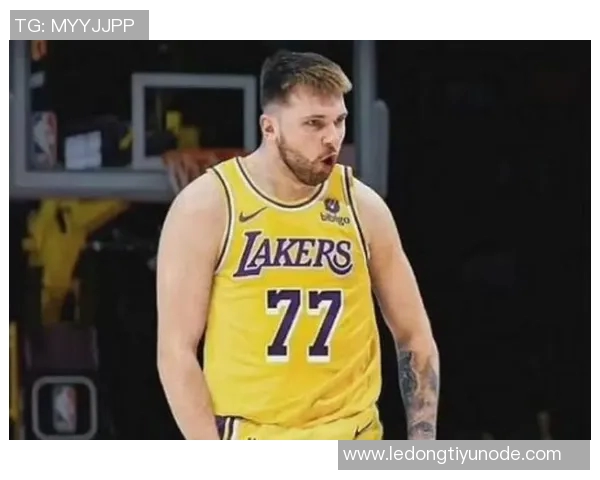 詹姆斯本赛季表现低迷球权到手立刻传给东契奇